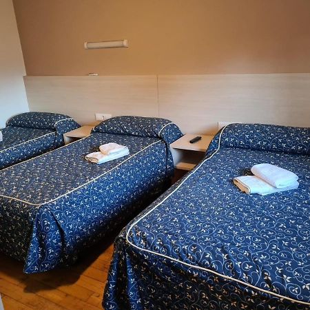 Pension La Principal Торрелавега Номер фото