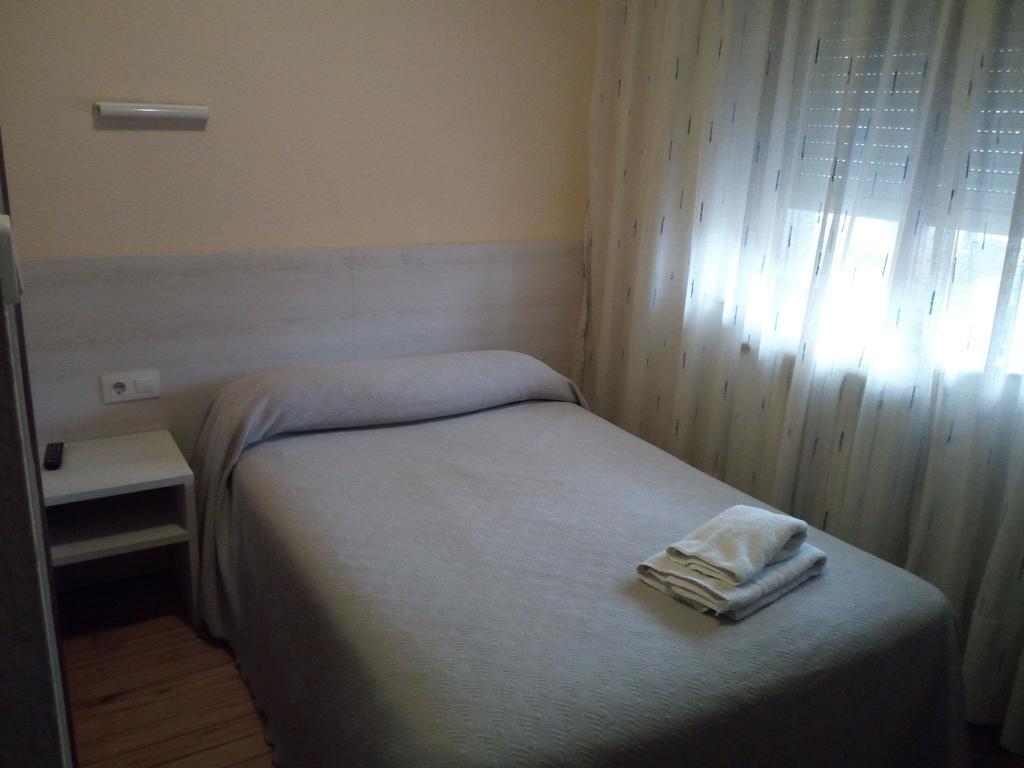 Pension La Principal Торрелавега Экстерьер фото