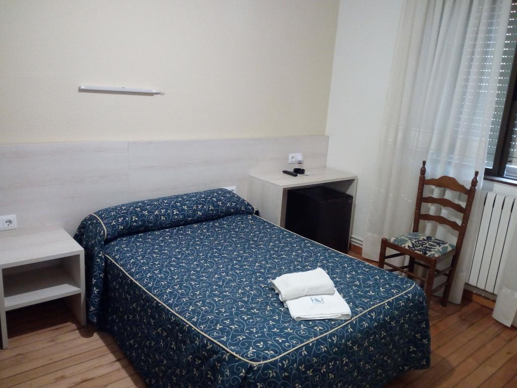 Pension La Principal Торрелавега Экстерьер фото