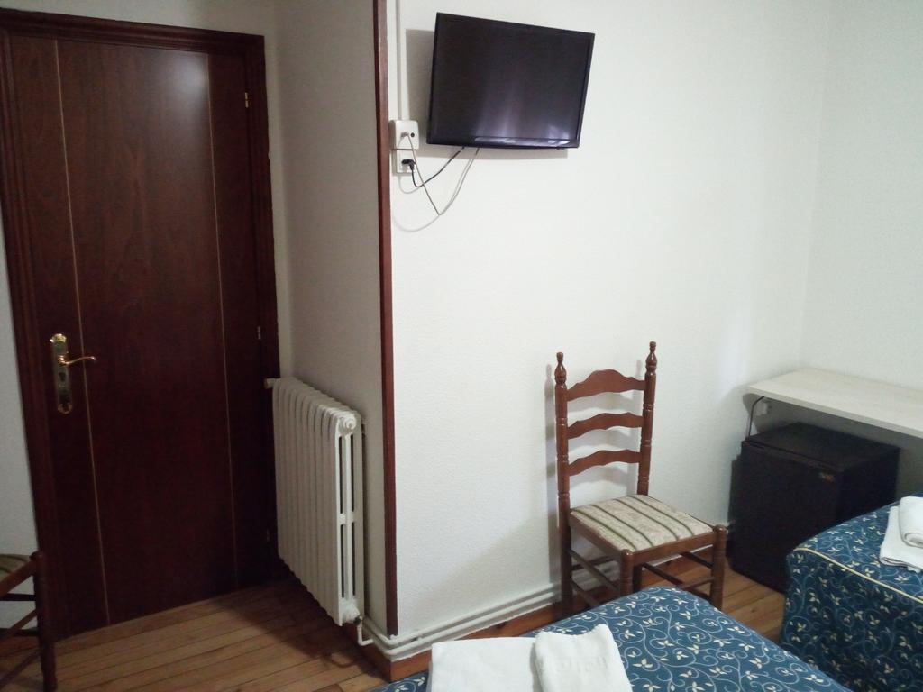 Pension La Principal Торрелавега Экстерьер фото